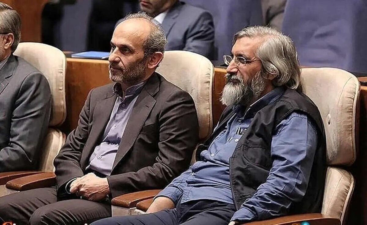 با توجه به عدم تمایل مدیران فعلی صداوسیما به تغییر شیوههای تفرقهانگیز، به نظر میرسد بهترین راهکار کنار گذاشتن آنها باشد. با توجه به عدم تمایل مدیران فعلی صداوسیما به تغییر شیوههای تفرقهانگیز، به نظر میرسد بهترین راهکار کنار گذاشتن آنها باشد.