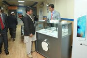 ببینید | افتتاح اولین نمایندگی موبایل آیفون در افغانستان
