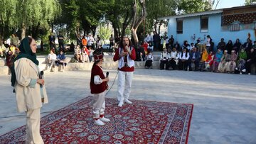 اجرای میدانی و زنده شاهنامه خوانی و نقالی در فارسان