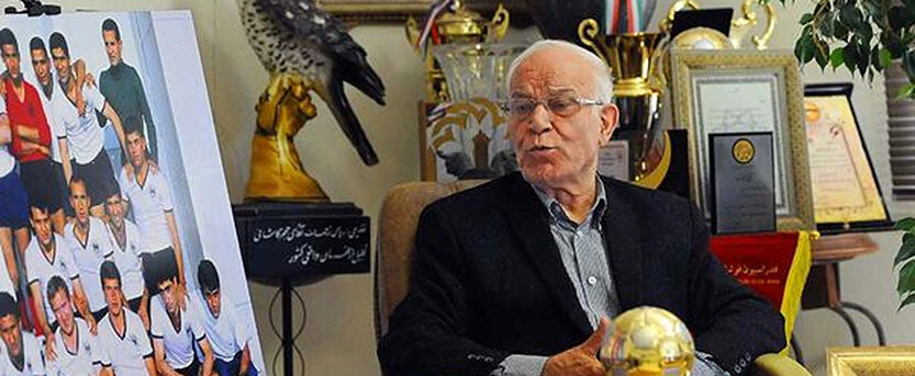 روایتی تازه از تنها ملیپوشِ دیپلمات ایران و زندگیای که به خاطر دفاع از نام «خلیج فارس» زیر و رو شد/ خاطرات این فوتبالیست سه چهار سال توقیف بود!