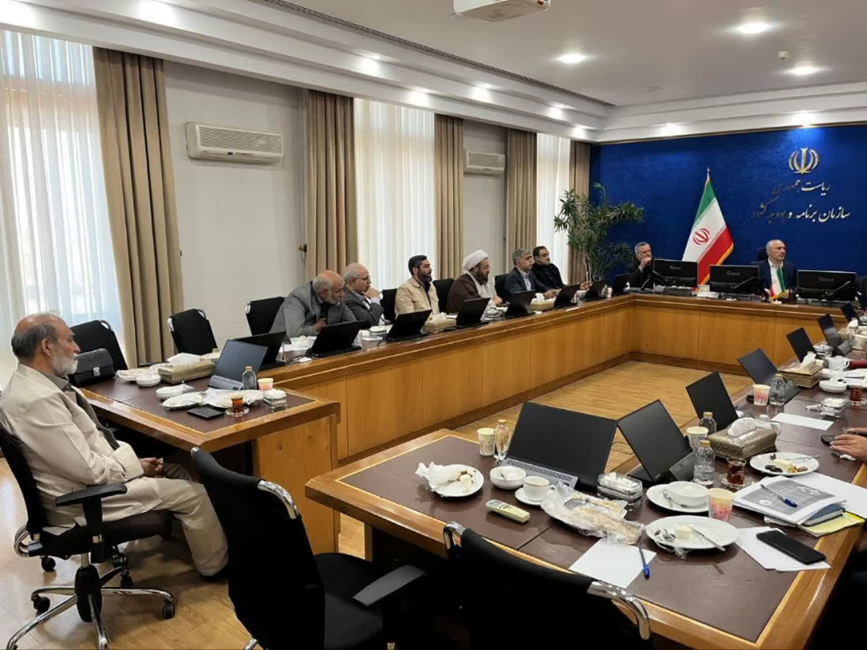 دیدار استاندار چهارمحال و بختیاری با معاون رئیسجمهور و رئیس سازمان برنامه و بودجه