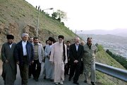 ببینید | تصاویری خاطره‌انگیز از کوهپیمایی رهبر شهید انقلاب در آبیدر سنندج