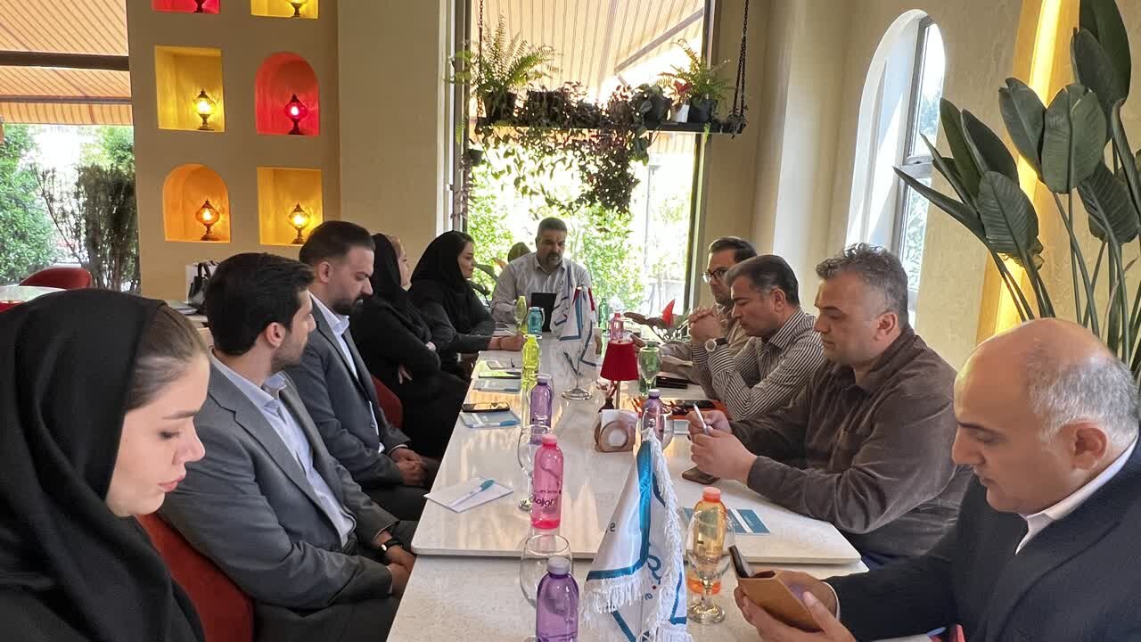 برگزاری نشست مشترک بیمه دی با مدیر و کارشناسان رفاهی امور پشتیبانی دانشگاه علوم پزشکی کردستان