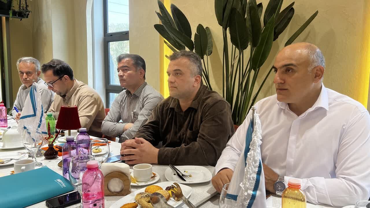 برگزاری نشست مشترک بیمه دی با مدیر و کارشناسان رفاهی امور پشتیبانی دانشگاه علوم پزشکی کردستان