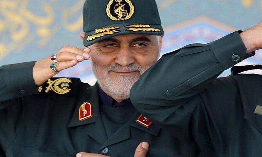 ببینید |  شوخی حاج‌قاسم با خبرنگار صداوسیما در عملیات آزادسازی بوکمال/ داری با من مصاحبه‌ می‌کنی؟! شیطنت می‌کنی!