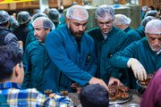 ببینید | لحظاتی از حضور اعضای تیم ملی کشتی آزاد در چایخانه امام رضا (ع)