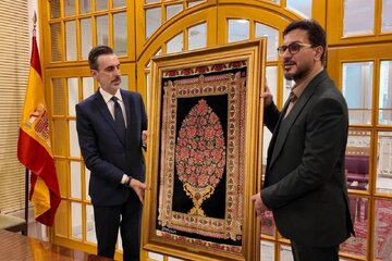 در دیدار سفیر اسپانیا با سفیر قرآن جمهوری اسلامی ایران مطرح شد: تأکید بر صلح، همگرایی فرهنگی و همکاریهای مشترک در دیدار سفیر اسپانیا با سفیر قرآن جمهوری اسلامی ایران مطرح شد: تأکید بر صلح، همگرایی فرهنگی و همکاریهای مشترک
