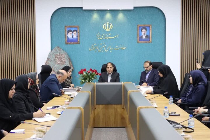 گزارش تصویری /  تقدیر از بانوان کارآفرین فعال در حوزه صنعت و مشاغل خانگی استان یزد