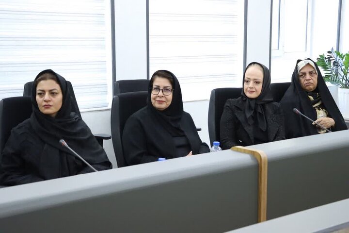 گزارش تصویری /  تقدیر از بانوان کارآفرین فعال در حوزه صنعت و مشاغل خانگی استان یزد