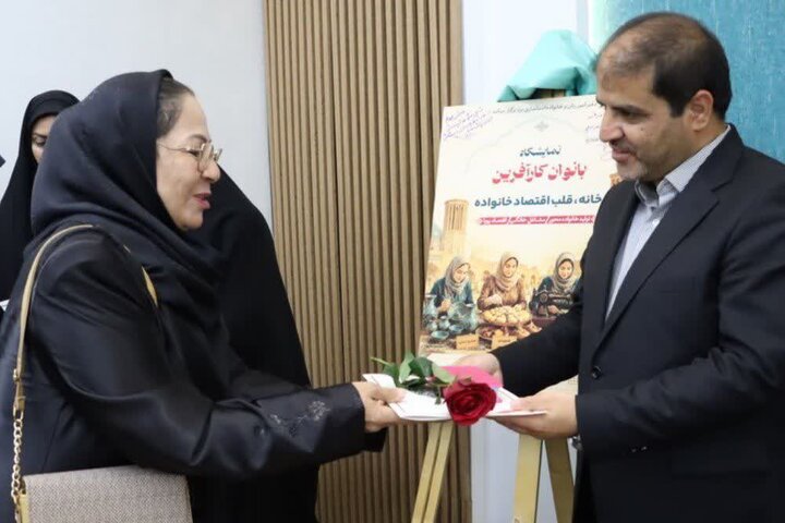 گزارش تصویری /  تقدیر از بانوان کارآفرین فعال در حوزه صنعت و مشاغل خانگی استان یزد
