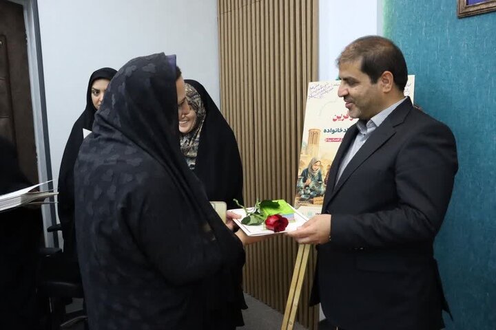 گزارش تصویری /  تقدیر از بانوان کارآفرین فعال در حوزه صنعت و مشاغل خانگی استان یزد
