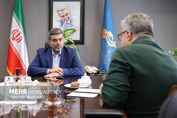 روایت آقای مدیر از «شوکهای بزرگ»؛ هنرمندان را با عملکردشان قضاوت کنیم