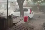 ببینید | اولین تصاویر از طوفان مرگبار در هند با حداقل ۹۰ کشته!