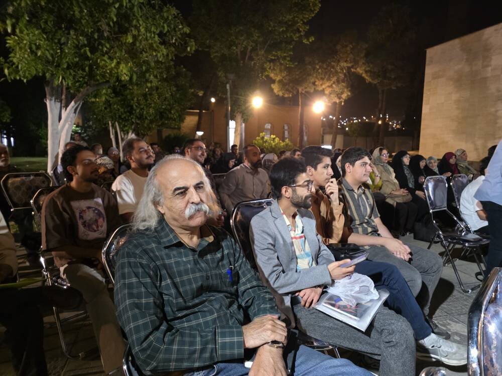 زبان فارسی ممکن است دچار استحاله شود؛ مثل ترکیه که از گذشته خود دور شد