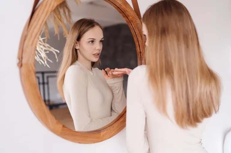 سندرم «دختر خوب»؛ چگونه مهربانی به بار روانی پنهان تبدیل میشود؟