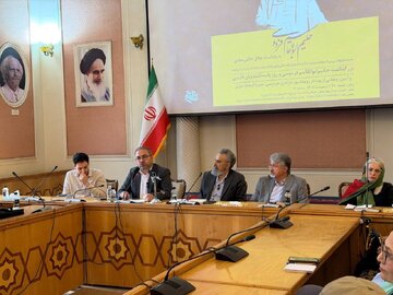 ما در «زمانه دربارهها» زندگی میکنیم/ غوطهخوردن در متن شاهنامه ارج و قدری ندارد ما در «زمانه دربارهها» زندگی میکنیم/ غوطهخوردن در متن شاهنامه ارج و قدری ندارد