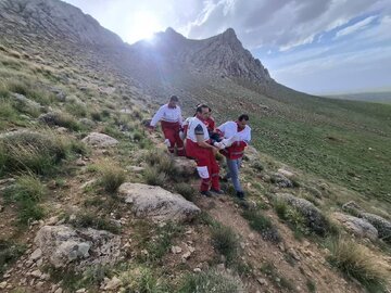 نجات‌گران هلال‌احمر جان دو نفر را در ارتفاعات زنجان نجات دادند