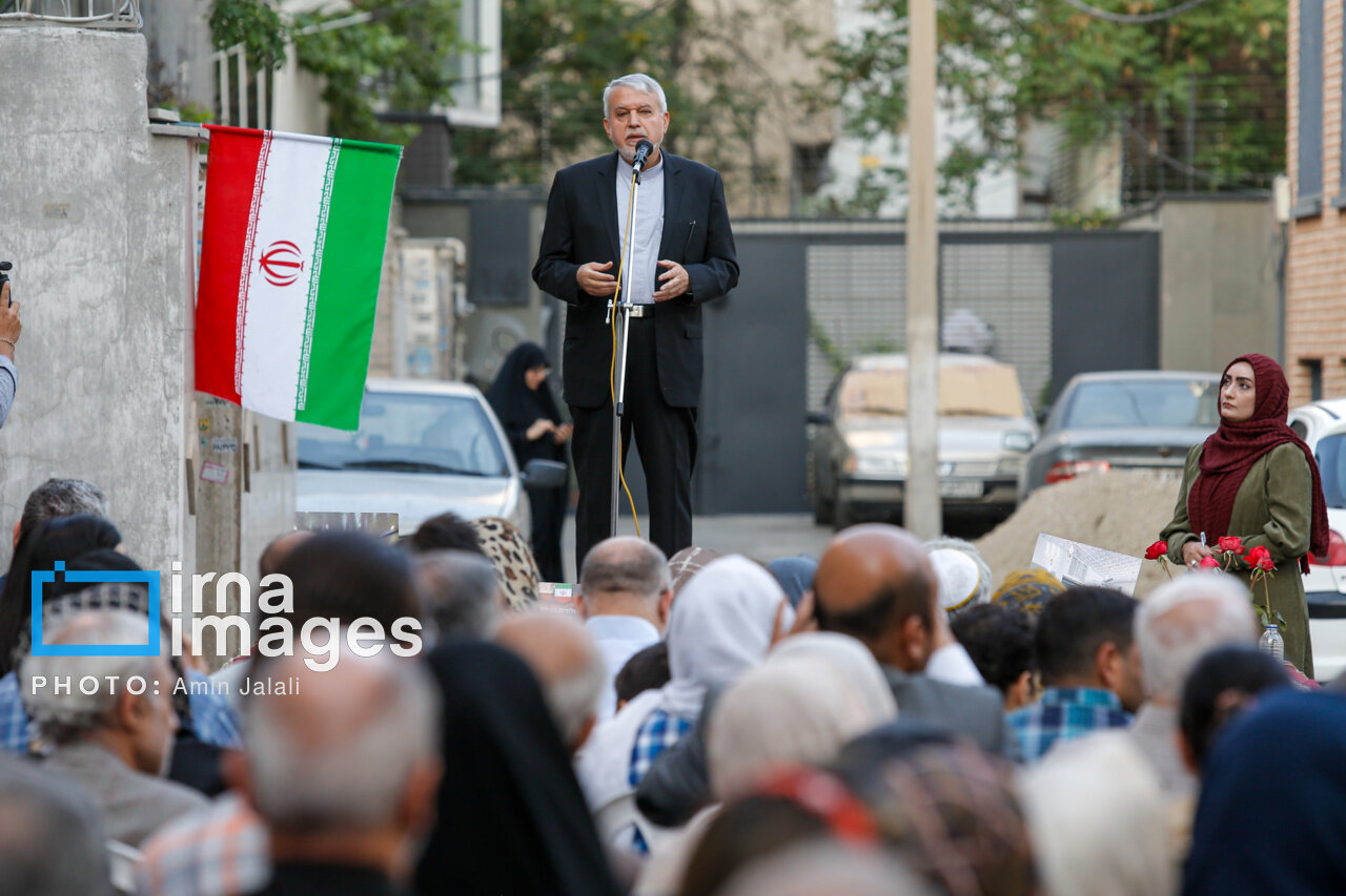 سنتور نوازی یهودیان درکنار مخروبههای جنگ در تهران + تصویر