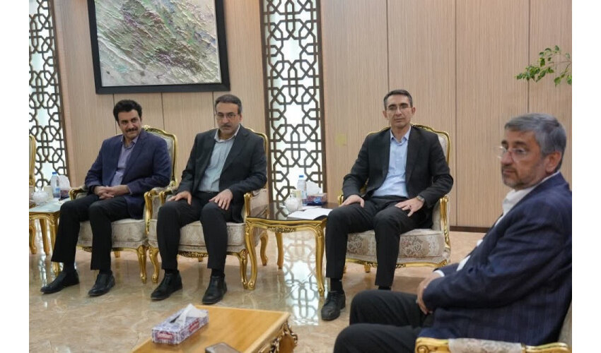 بازدید هیئت عالی سازمان برنامه و بودجه از زیرساخت‌های آموزشی لرستان
