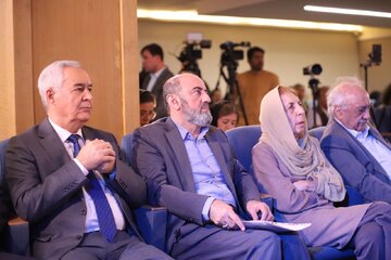 حدادعادل: ایستادگی امروز ملت ایران، امتداد روحیه حماسی شاهنامه است / صدای فردوسی امروز در میدانهای رزم طنینانداز است حدادعادل: ایستادگی امروز ملت ایران، امتداد روحیه حماسی شاهنامه است / صدای فردوسی امروز در میدانهای رزم طنینانداز است