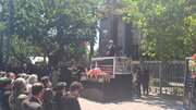 وداع با پیکر بهناز نازی با نوای سنج و دمام/  رضا کیانیان: او همچون دخترم بود، سه فرزندم را بر اثر سرطان از دست دادم