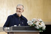 پزشکیان در گردهمایی راویان ایران/ گپ و گفت رییس دولت با خانم سخنگو/ یوسف پزشکیان هم بود + تصاویر