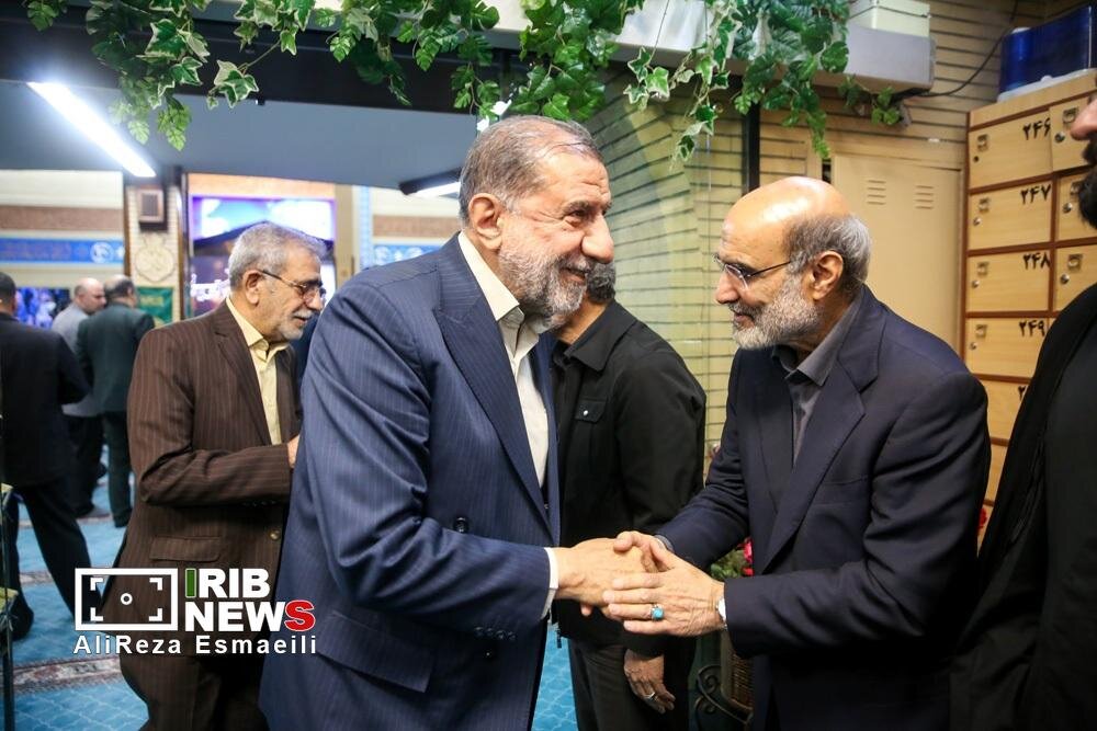 یادبود علی لاریجانی در مسجد بلال/ از حضور وزیر پزشکیان و نخستین رییس صداوسیما تا گردنبند خاص یکی از حاضران + تصاویر