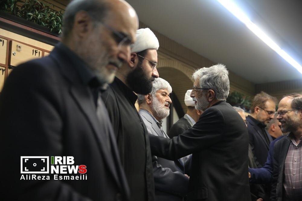 یادبود علی لاریجانی در مسجد بلال/ از حضور وزیر پزشکیان و نخستین رییس صداوسیما تا گردنبند خاص یکی از حاضران + تصاویر