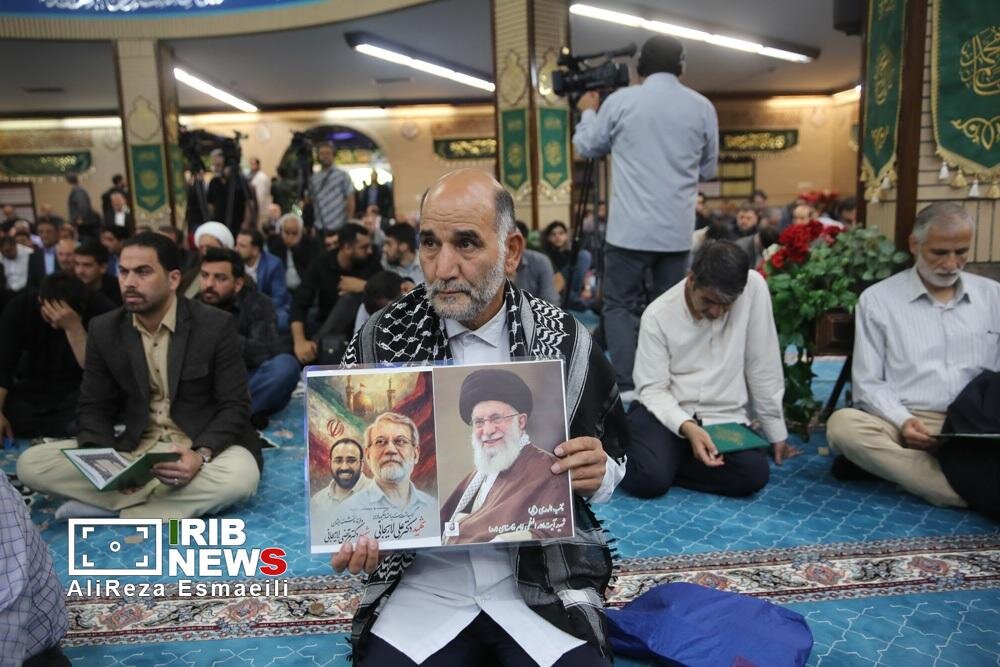 یادبود علی لاریجانی در مسجد بلال/ از حضور وزیر پزشکیان و نخستین رییس صداوسیما تا گردنبند خاص یکی از حاضران + تصاویر
