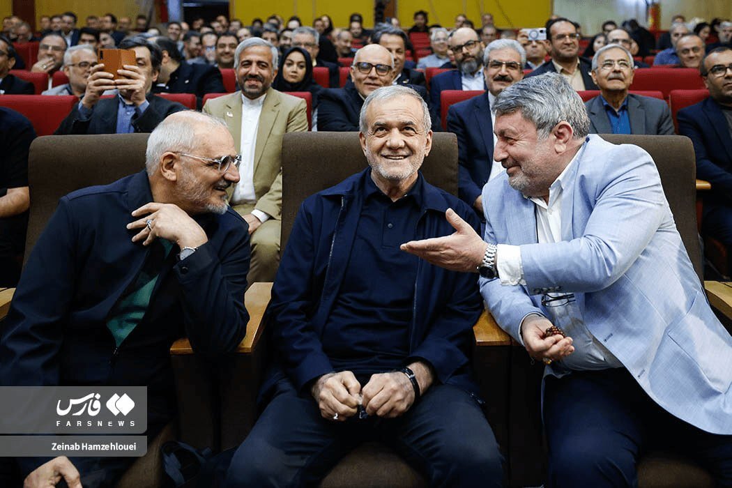 پزشکیان در گردهمایی راویان ایران/ گپ و گفت رییس دولت با خانم سخنگو/ یوسف پزشکیان هم بود + تصاویر