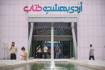 روز ششم «اردیبهشت کتاب»، دوشنبهای شلوغ و پرمخاطب/ ونمایی از رمانی پس از ۱۲ سال بازنویسی روز ششم «اردیبهشت کتاب»، دوشنبهای شلوغ و پرمخاطب/ ونمایی از رمانی پس از ۱۲ سال بازنویسی