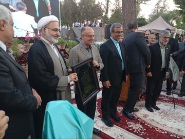 گلباران آرامگاه خیام نیشابوری