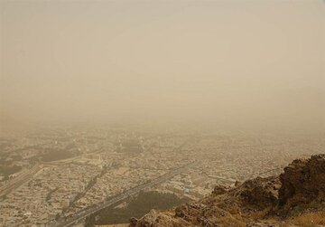 آلودگی شدید هوای خرم آباد و سردرگمی مسئولان برای تصمیم گیری
