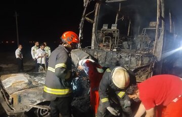 تصادف مرگبار اتوبوس و پیکان/ سرنشینان خودرو در آتش سوختند تصادف مرگبار اتوبوس و پیکان/ سرنشینان خودرو در آتش سوختند