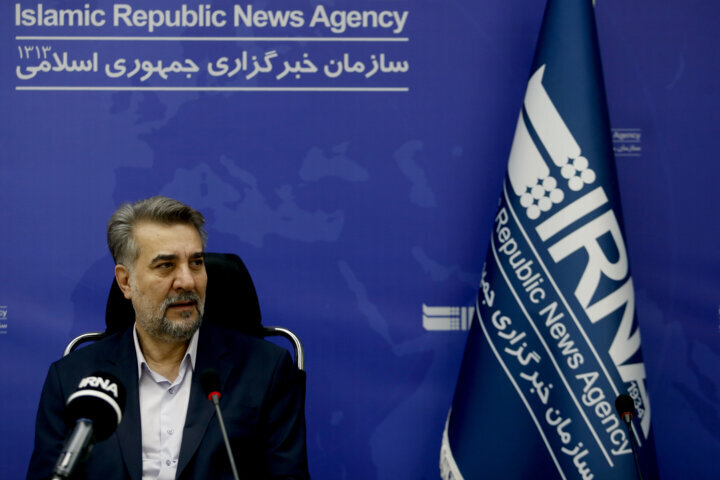 هنرمندان را با دیدگاه‌های خاص سیاسی درجه‌بندی نمی‌کنیم/ آسیب جامعه هنری در بحران‌ها