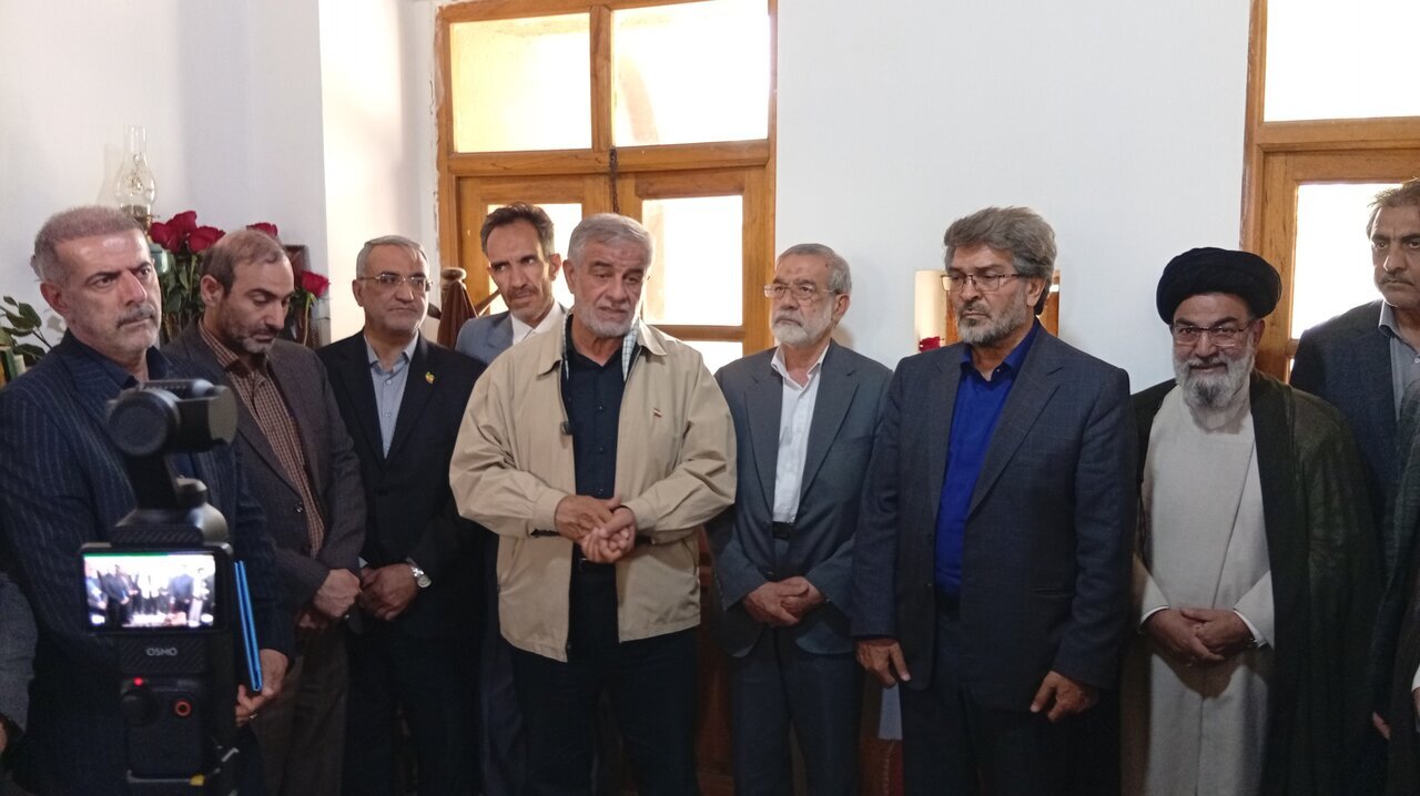 نمایندگان مجلس در بیت تاریخی امام(ره) در خمین + عکس