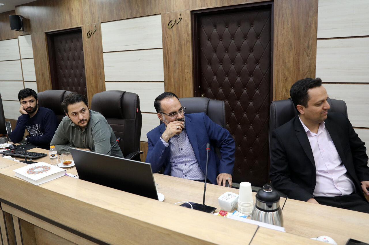 نشست مشترک کمیسیون فرهنگی با دبیر شورای عالی فضای مجازی/ از ژست خاص آقای نماینده تا تمرکز ویژه نوباوه + تصویر