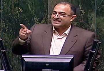 انتقاد یک نماینده از مواضع تندروها: به بهانه دفاع از ارزش‌ها به نهادهای تصمیم‌گیر توهین می‌کنند/ رادیکال کردن فضای کشور به ضرر منافع ملی است