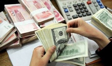 چرخش عجیب قیمت دلار در بازار آزاد / دلار ۳ هزار تومان تکان خورد + جدول چرخش عجیب قیمت دلار در بازار آزاد / دلار ۳ هزار تومان تکان خورد + جدول