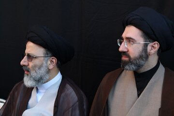 ابراهیم رئیسی در کنار آیت الله سید مجتبی حسینی خامنه‌ای + تصویر
