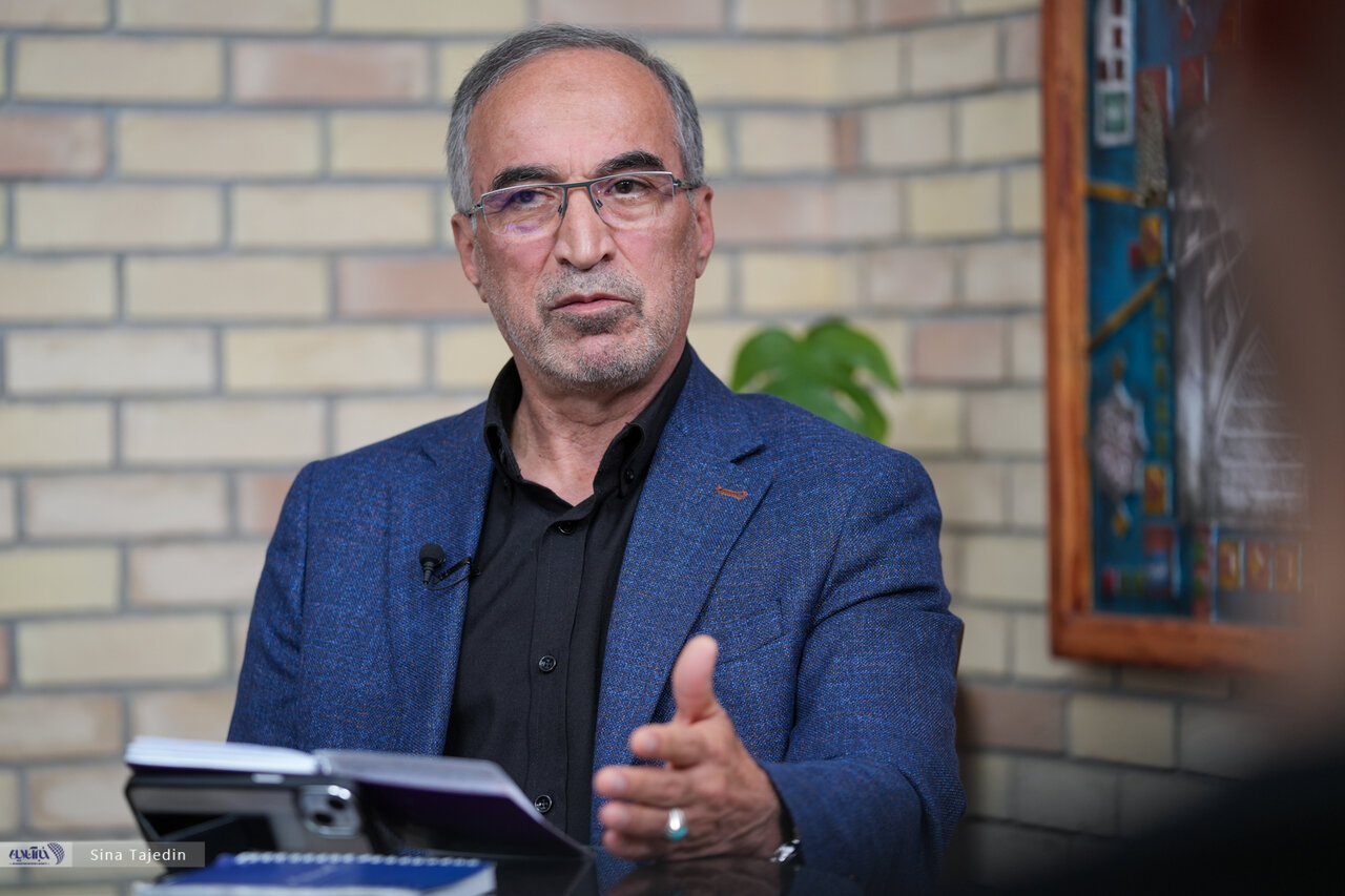 تیم ملی نباید به جام جهانی برود و با این کار آمریکا را تحقیر میکند؛ سفر تاج به کانادا دستاوردی نداشت، فدراسیون با او به عقب برگشته است!