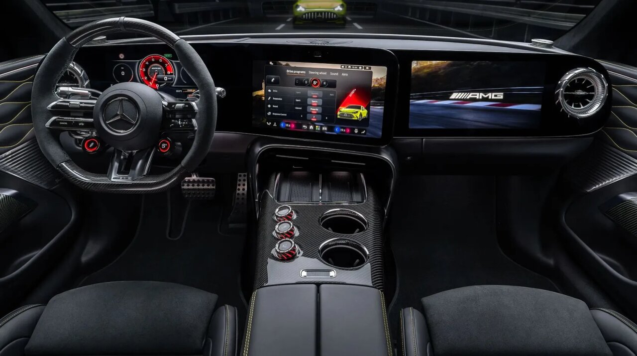 محصول متفاوت مرسدس بنز با بیش از ۱۰۰۰ اسب بخار قدرت / معرفی AMG GT برقی با صدای فیک!