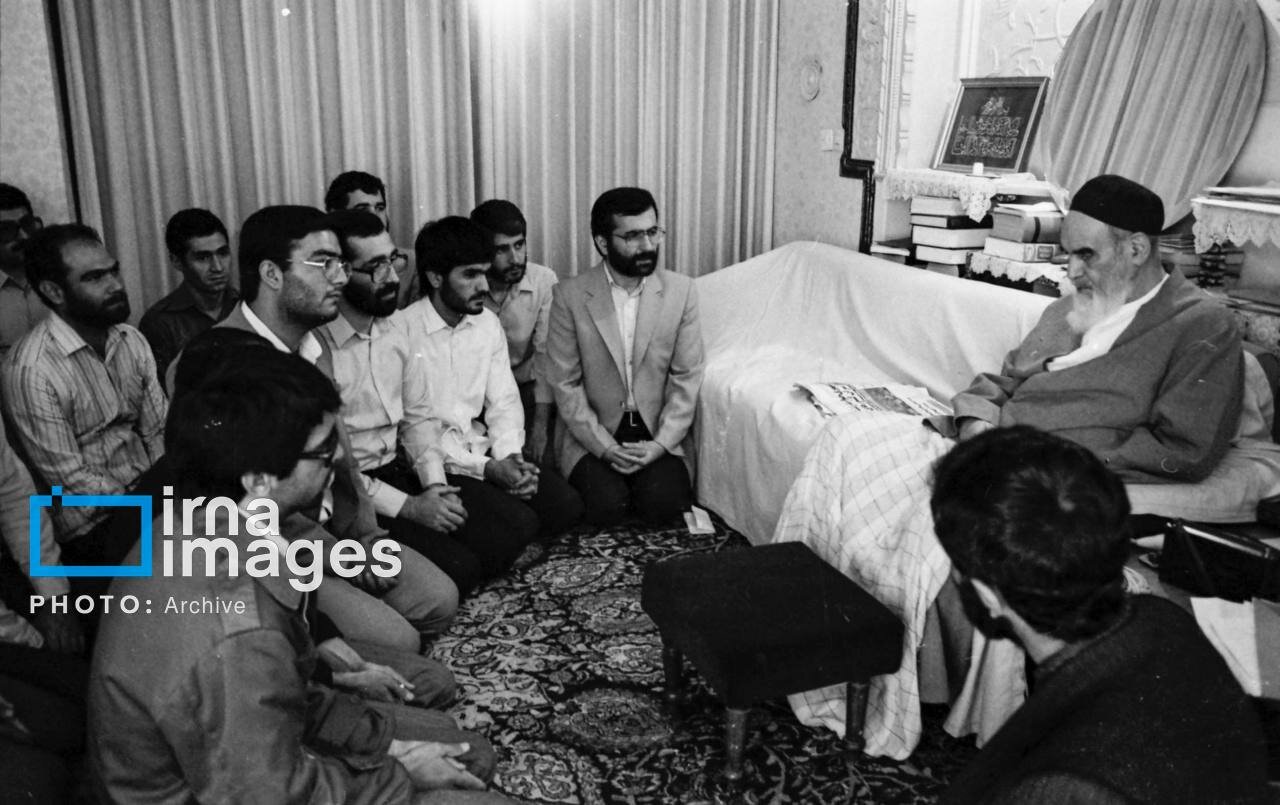 عکسی از جوانیهای شهید کمال خرازی و حدادعادل در ورزشگاه آزادی/ تصاویری از دیپلمات شهید در کنار امام، رهبر شهید انقلاب، محسن رضایی و صیاد شیرازی