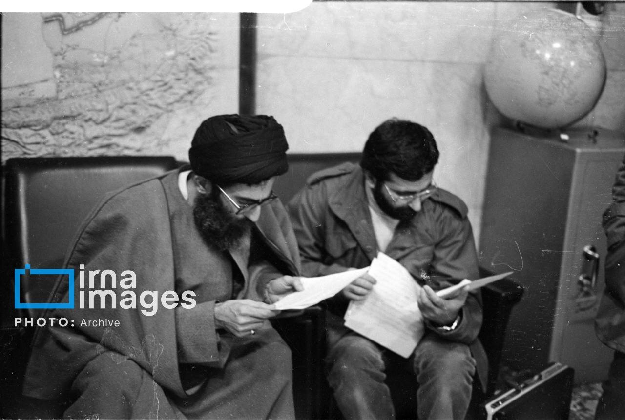 عکسی از جوانیهای شهید کمال خرازی و حدادعادل در ورزشگاه آزادی/ تصاویری از دیپلمات شهید در کنار امام، رهبر شهید انقلاب، محسن رضایی و صیاد شیرازی