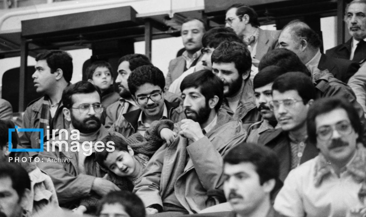 عکسی از جوانیهای شهید کمال خرازی و حدادعادل در ورزشگاه آزادی/ تصاویری از دیپلمات شهید در کنار امام، رهبر شهید انقلاب، محسن رضایی و صیاد شیرازی
