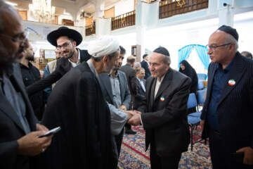 تصاویر دیدنی از گرامیداشت رهبر شهید انقلاب در کنیسه کترداوود+ عکس