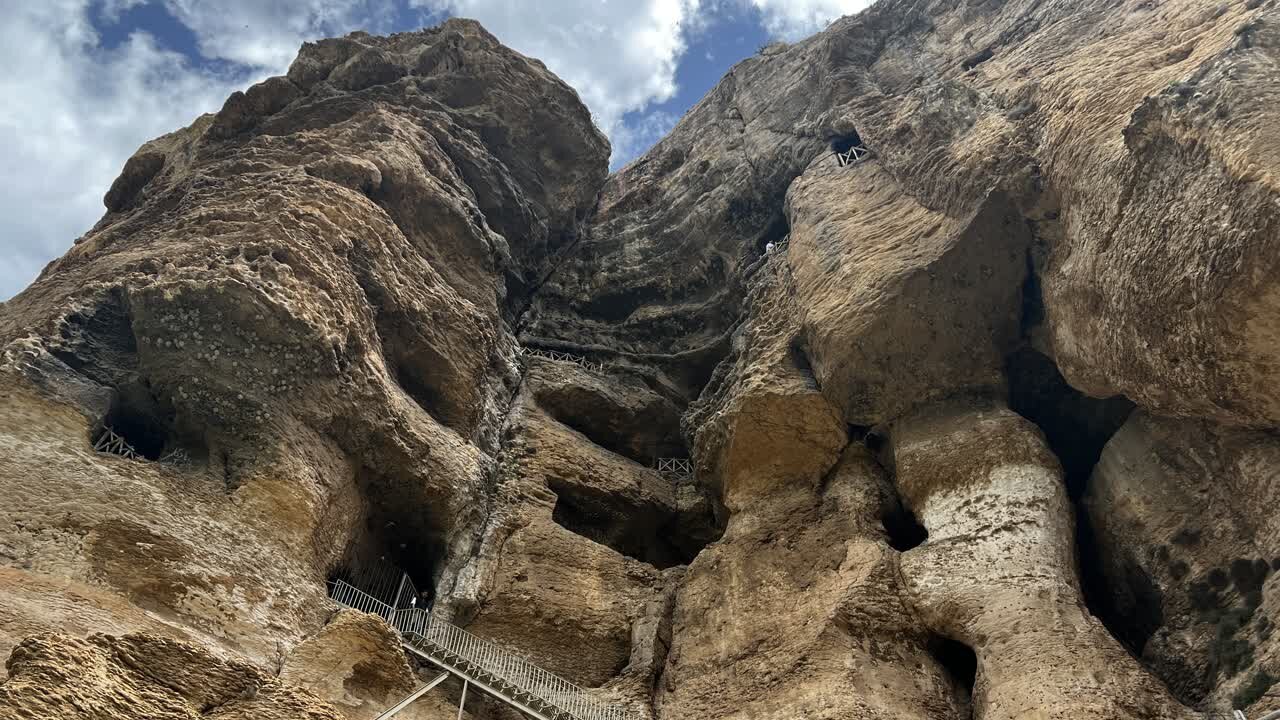 مسئولان پای کار؛ غار کرفتو در راه یونسکو