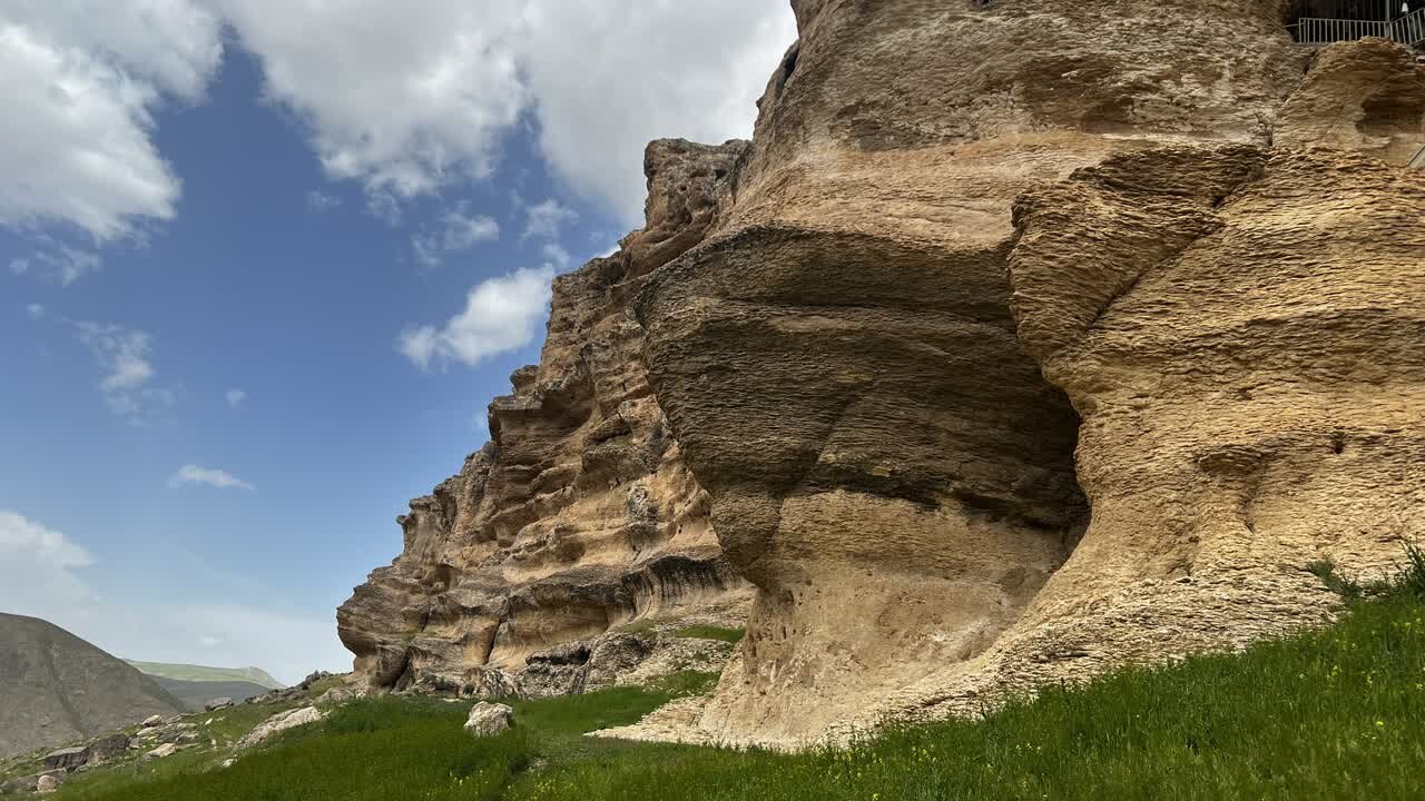 مسئولان پای کار؛ غار کرفتو در راه یونسکو