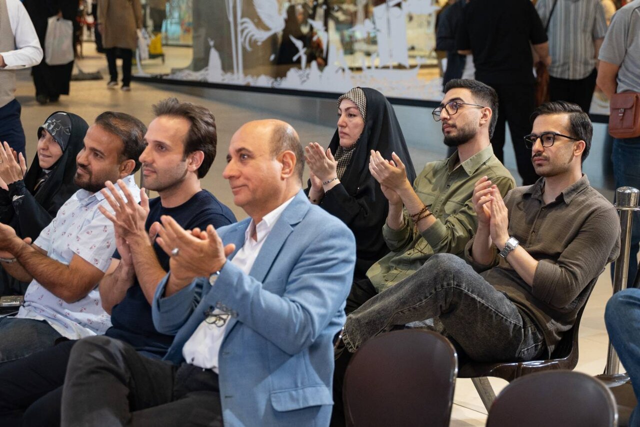 روز نهم «اردی‌بهشت کتاب» از شب شعر «عاشقانه بخوان» تا پایان «داستان تهران»