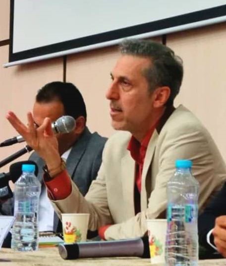۷۵۰ نفر از ادبای ایران چرا مهاجرت کردند؟ / زبان فارسی چگونه ایران را نجات داد؟ /  فردوسی و حافظ جانشین فیلسوفان در تقدیر تاریخی هویت ایرانی